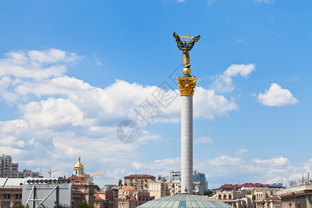 基辅的迈丹内萨列兹赫诺斯提的贝雷希尼亚纪念碑图片