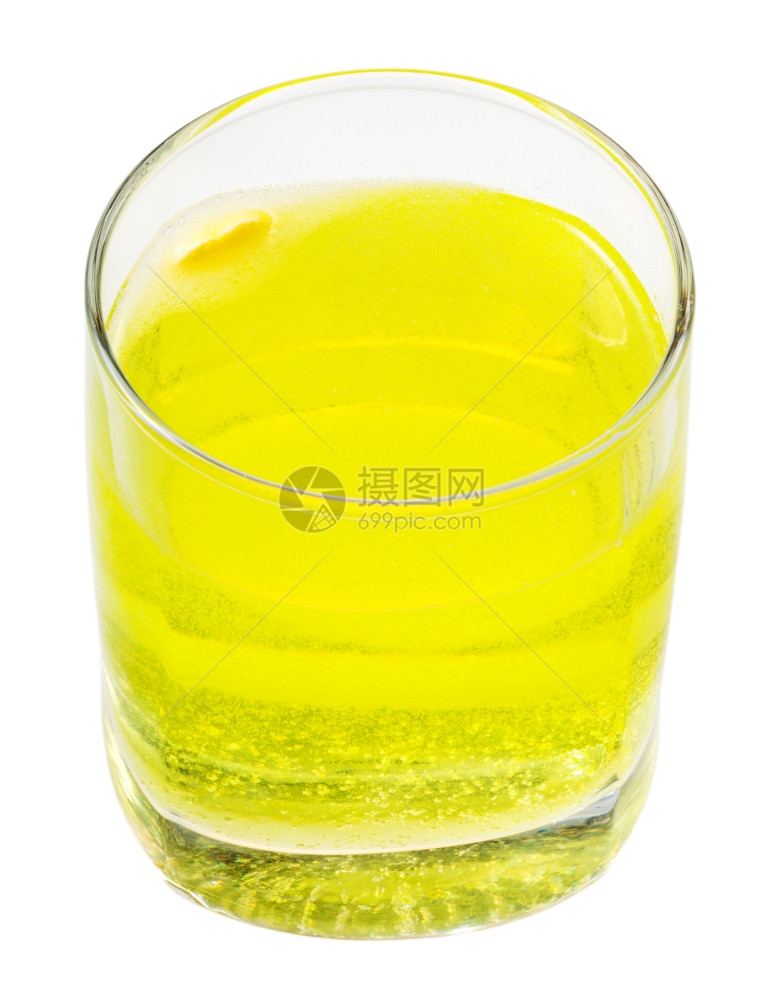 白底隔离的含维生素C黄色碳化水玻璃图片