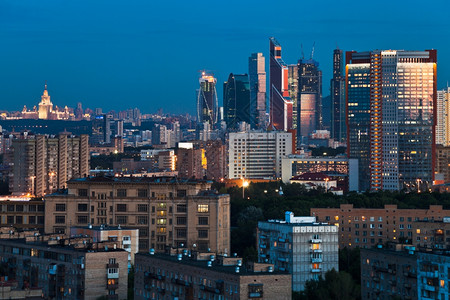 莫斯科城上空深夏蓝色黄昏背景图片