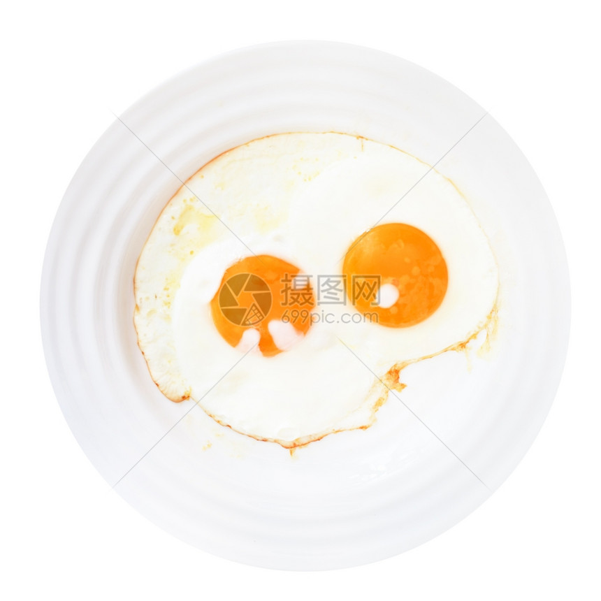 白色盘子两只煎蛋在色背景上分离图片