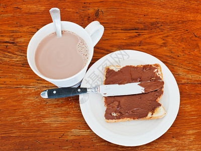 甜三明治新鲜吐司加巧克力桌刀和木热巧克力图片