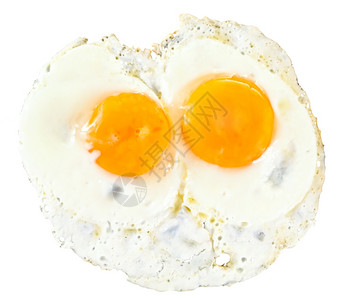白色背景上孤立的两个煎蛋顶部视图高清图片