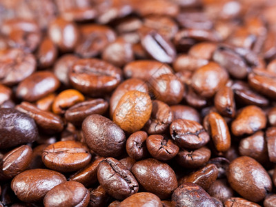 卡菲熟的烤咖啡豆的咖啡豆背景
