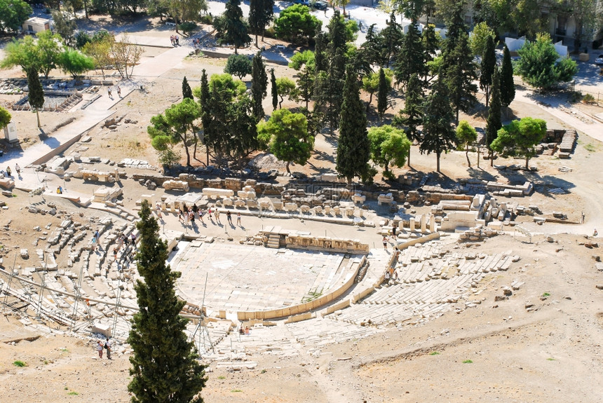 雅典卫城山上的狄俄尼索斯剧院图片