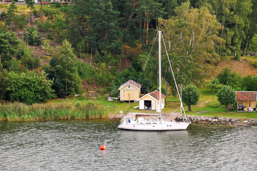 斯德哥尔摩市附近海域上的小瑞典村庄图片