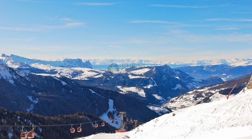 意大利ValCoardana的多洛米人山脉雪车和全景图片
