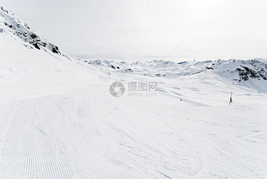 法国帕拉迪斯基ValdIsereTignes地区的山脉雪坡上滑图片