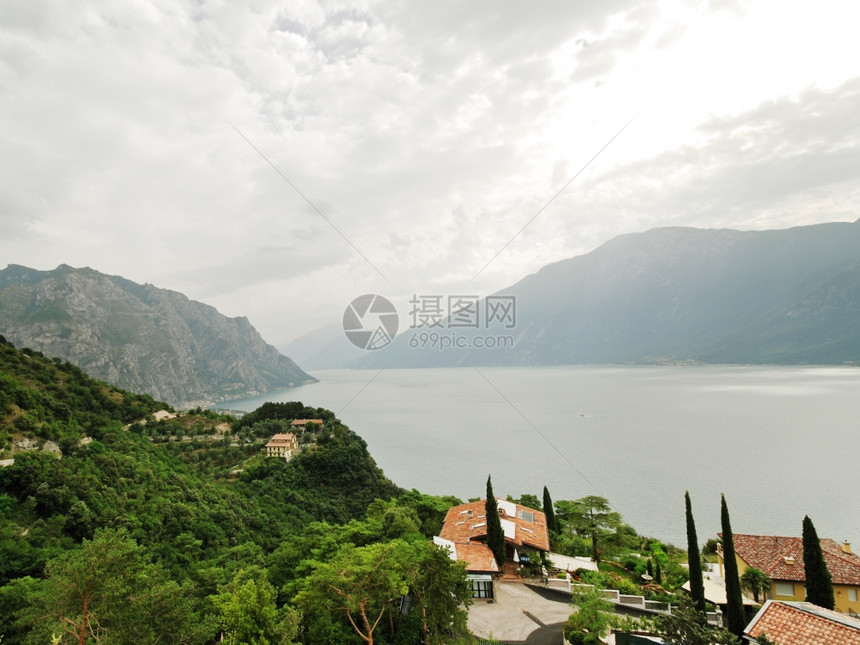 意大利特雷莫辛村和加尔达湖景观图片