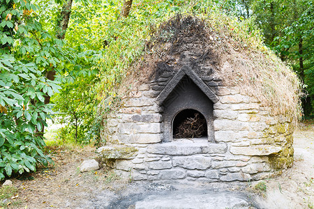 法国布里埃尔地区自然公园德布雷卡村旧户外岩炉图片