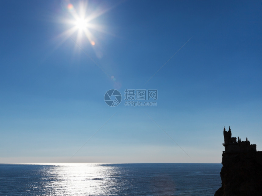 黑海和奥罗拉悬崖与克里米亚南海岸燕子雀巢城堡图片