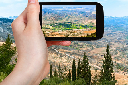 旅行概念旅游用移动工具拍摄约旦内博山圣地照片背景图片
