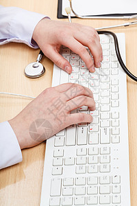 白PC键盘的医生工作关闭键盘图片