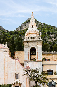 基耶罗西西里岛陶尔米纳四月九号广场上的圣朱塞佩教堂T背景