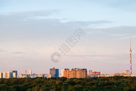 莫斯科暖夏夕阳日落时的城市天际图片