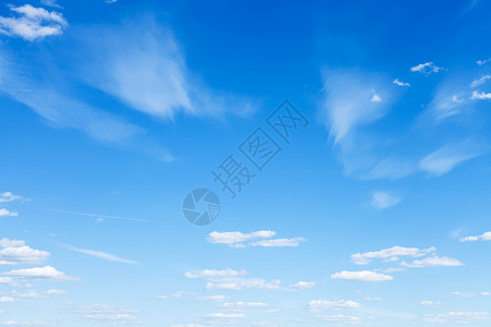 浅蓝色的天空自然背景浅蓝色夏日天空云少背景