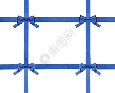 4个蓝色弓和交叉带在水平白色背景上隔离图片