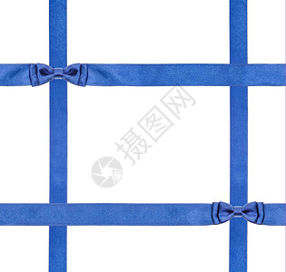 在白方正形背景隔离的两条蓝结和四交叉丝带图片