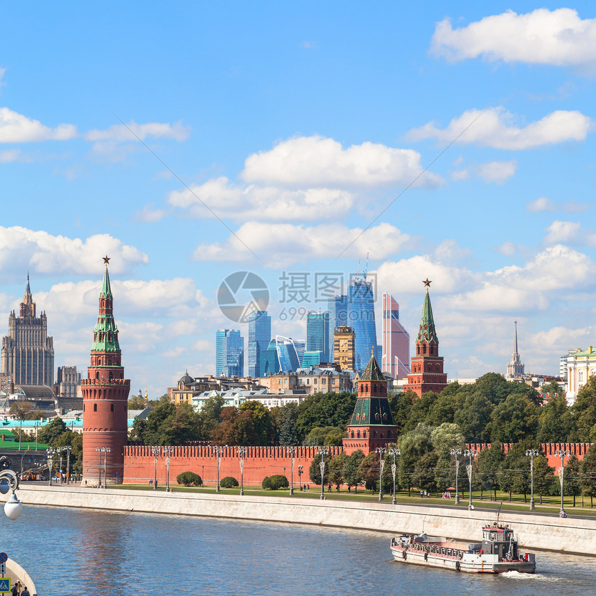 莫斯科天际阳光明媚的夏日克里姆林宫摩天大楼莫斯科市区和河的景象图片