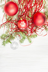 圣诞贺卡三个红X马球和树枝的边框印在空白纸上图片
