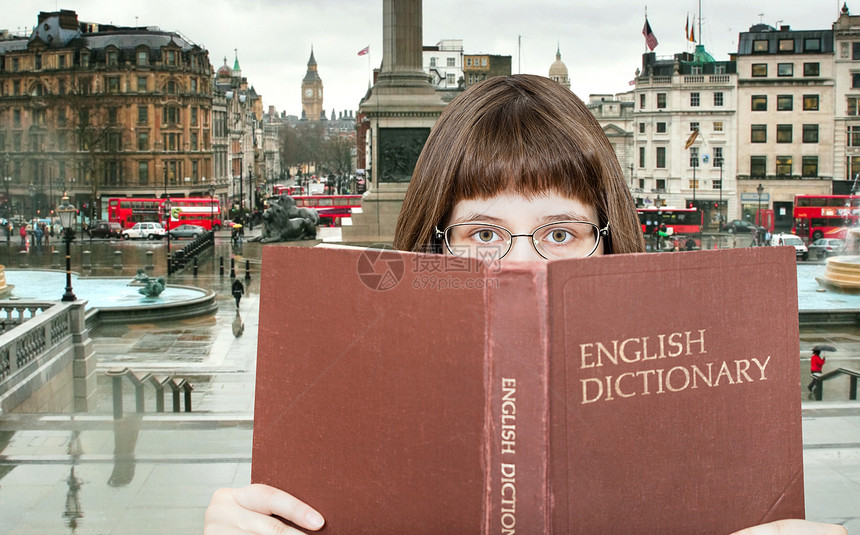 英国字典书和伦敦的Trafalgar广场图片