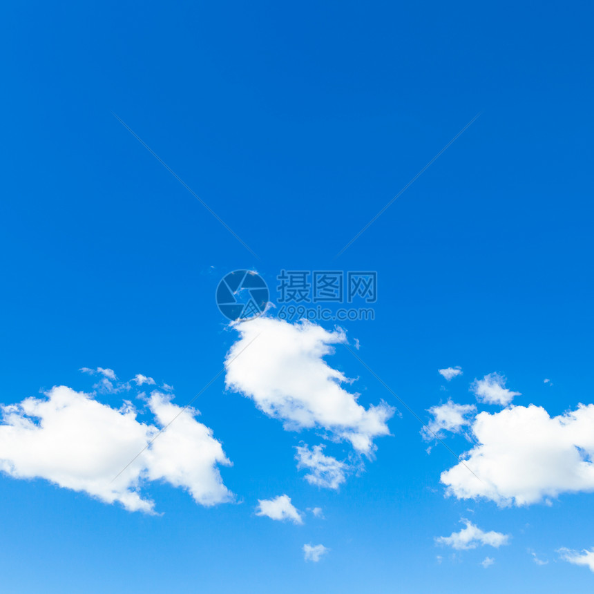 自然背景秋天蓝空中很少白云维也纳图片