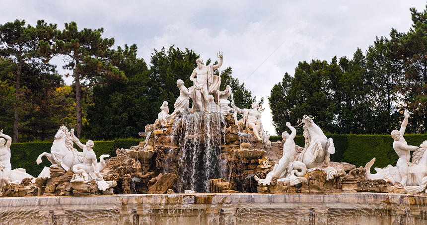 前往维也纳城市奥地利维也纳Schonbrunn宫花园的Neptune喷泉图片