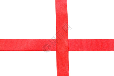 白色背景上隔离的两条红色带交叉点背景图片