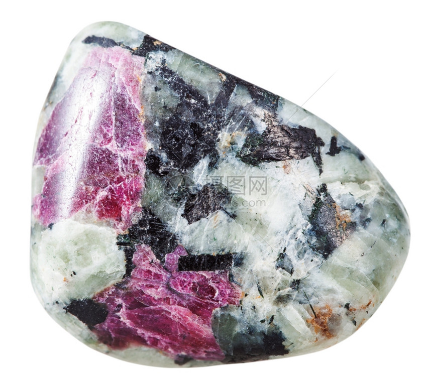 岩石碎中的圆晶体白色背景上孤立的天然矿物宝石图片