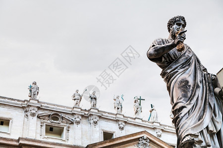 前往意大利圣彼得神像关闭梵蒂冈市圣彼得罗广场图片