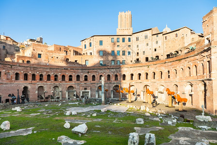 前往意大利特拉扬论坛的TrajanTrajan市场在罗马古论坛图片