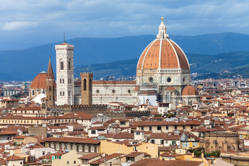 前往意大利的旅行从PiazzaleMichalangelo到佛罗伦萨镇的Duomo图片