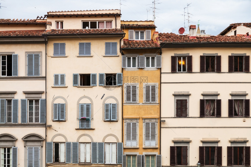 前往意大利佛罗伦萨市各种中世纪房屋的外表图片