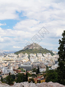 前往希腊雅典市和亚克洛波利斯的卡贝图山高清图片