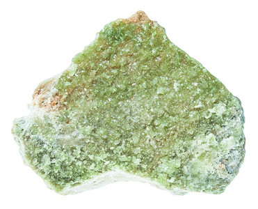 俄罗斯乌拉尔山的白色背景上分离的粗微苏维亚化物idocrase晶体图片
