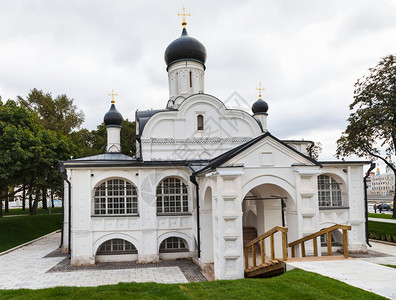 圣安妮安娜受孕教堂位于莫斯科市莫斯科河堤的角落图片