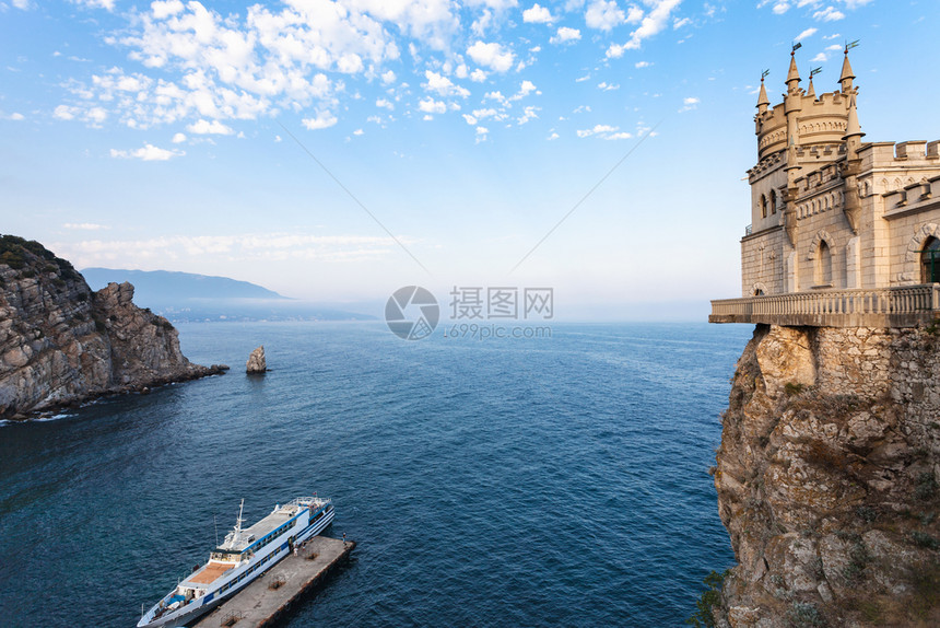 晚上在克里米亚南部海岸的黑上空图片