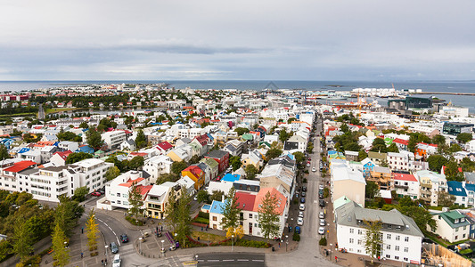 霍奇沃蒂格冰岛之旅秋季从哈尔格里姆斯柯克贾教堂鸟瞰雷克雅未克市斯科拉沃达斯蒂格街和米德堡区背景
