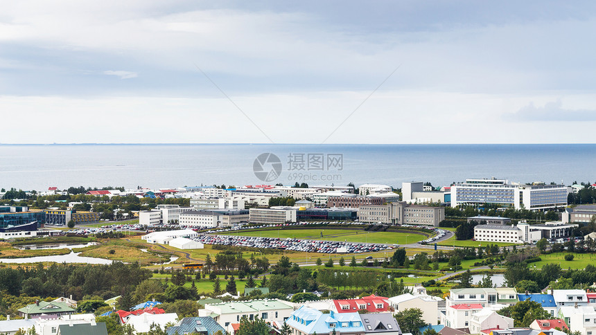 前往冰岛的旅行雷克雅未市和大西洋全景图片