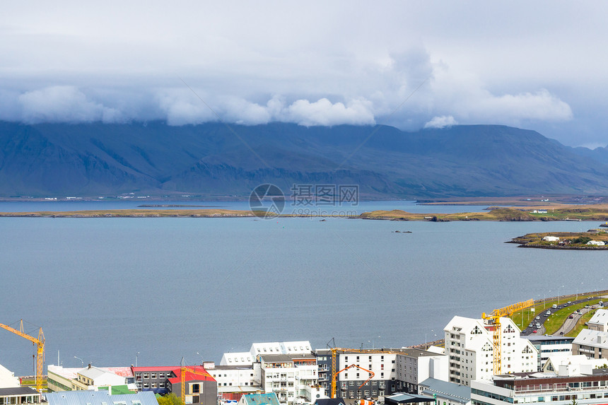 前往冰岛位于雷克雅未市的大西洋海岸上空从Hallgrimskirkja教堂前往冰岛图片