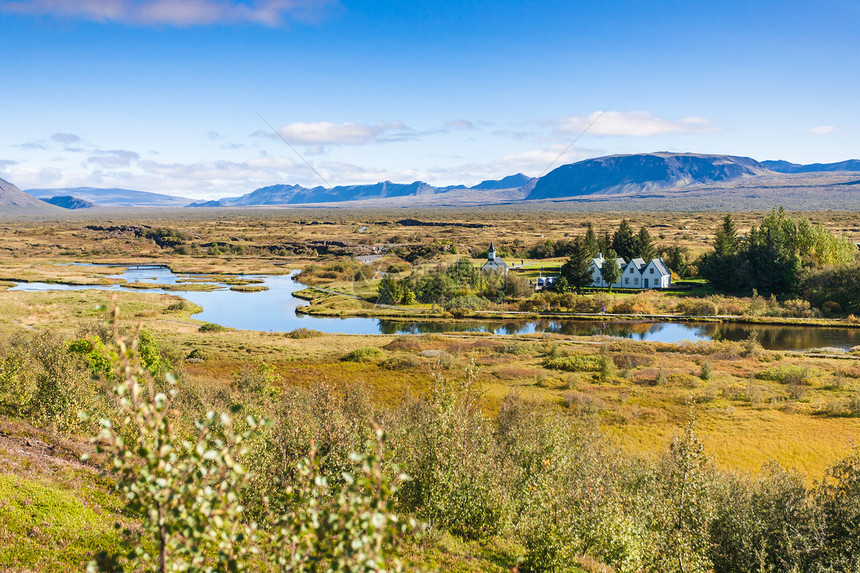 前往冰岛旅行位于Thingvelllir公园September的裂谷图片