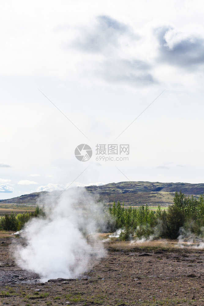 九月前往冰岛Haukadalur间歇泉地区图片