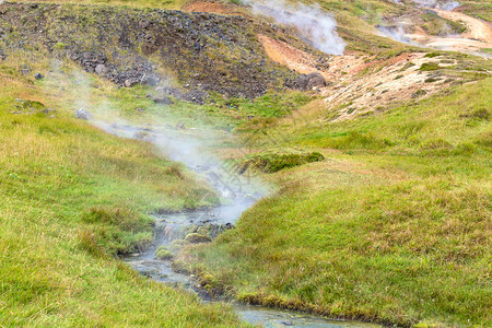 前往冰岛9月在Hveragerdi温泉河小径区的温泉图片