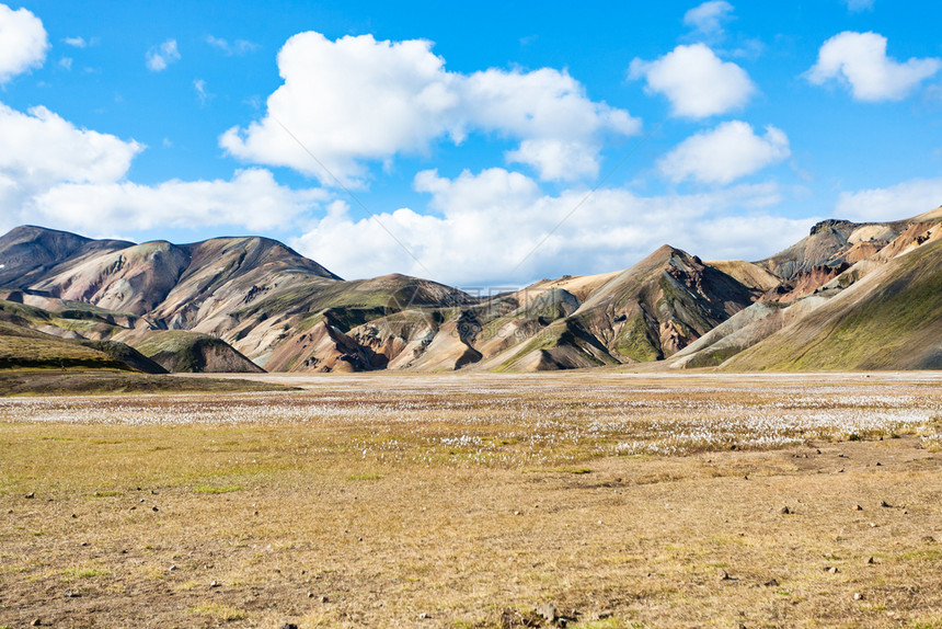 去冰岛旅游9月在冰岛高地地区的Fjallabak自然保护区的Landmannalaugar地区观看Vondugil山谷图片