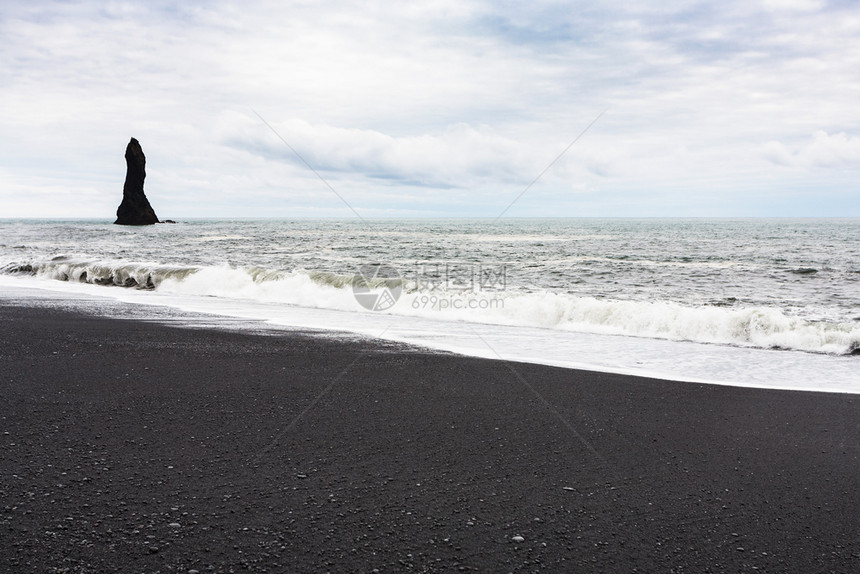 前往冰岛雷尼斯德拉玄武岩柱在雷尼斯法拉海滩在冰岛靠近维克米达尔村在大西洋南岸卡特拉地质公园9月图片
