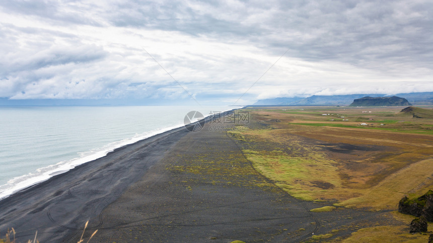 前往冰岛上图是九月卡特拉地质公园大西洋南岸VikIMyrdal村附近的Dyrholaeycape拍摄的Solheimafjara图片