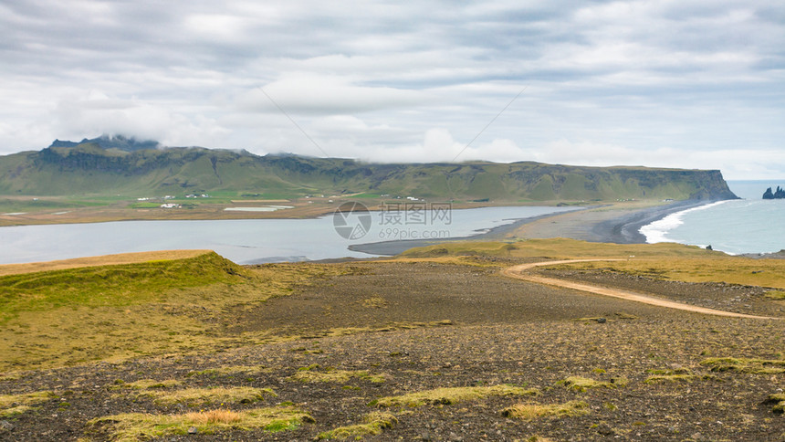 前往冰岛迪尔霍莱海角和黑海滩附近的维克米达尔村从迪尔霍莱的观点在大西洋南部海岸在卡特拉地质公园9月图片