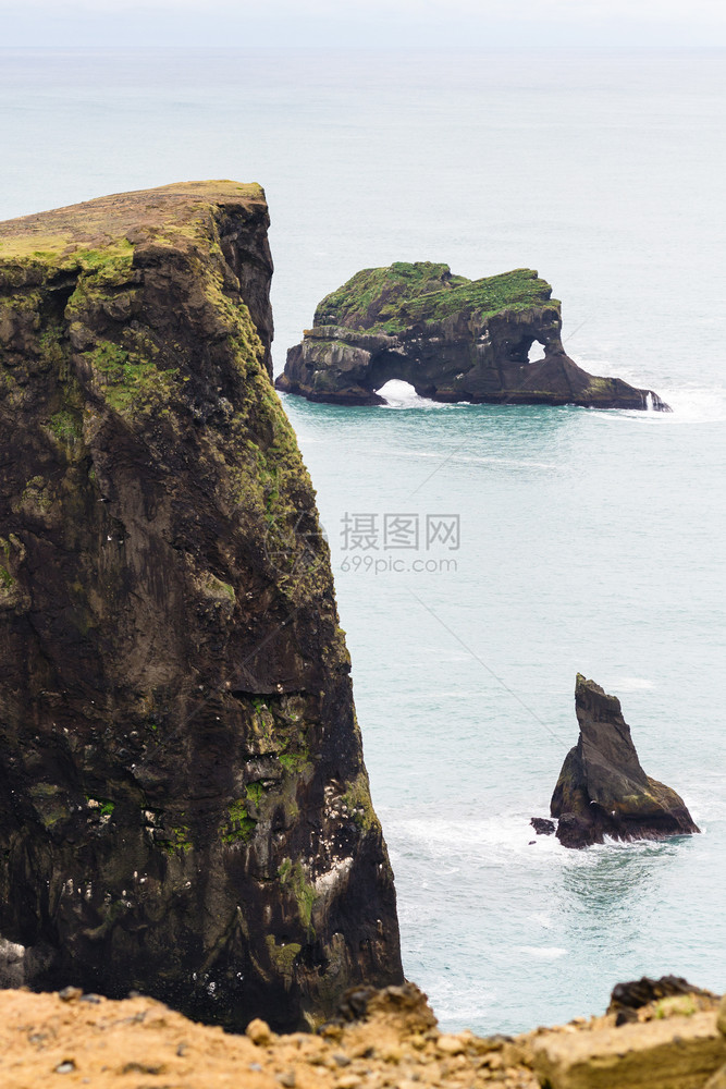 前往冰岛海洋中的岩石和September的KatlaGearpark附近大西洋南海岸的VikIMyrdal村附近的Dyrhola图片