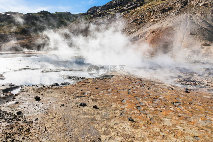 前往冰岛南半雷克雅内斯卡吉雷克雅内斯半岛塞普滕贝的Krysuvik地热凝胶器图片