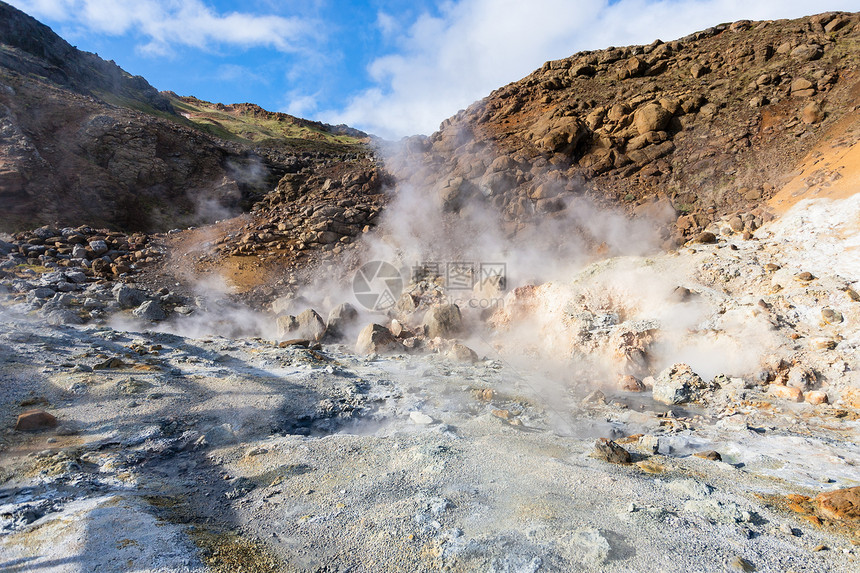 前往冰岛南半雷克雅内斯卡吉雷克雅内斯半岛塞普滕贝的Krysuvik地热区雷克雅内斯卡吉雷克雅内斯半岛的烟雾图片