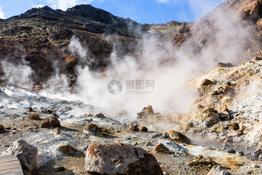 前往冰岛南半雷克雅内斯卡吉雷克雅内斯半岛塞普滕贝的Krysuvik地热烟熏炉图片